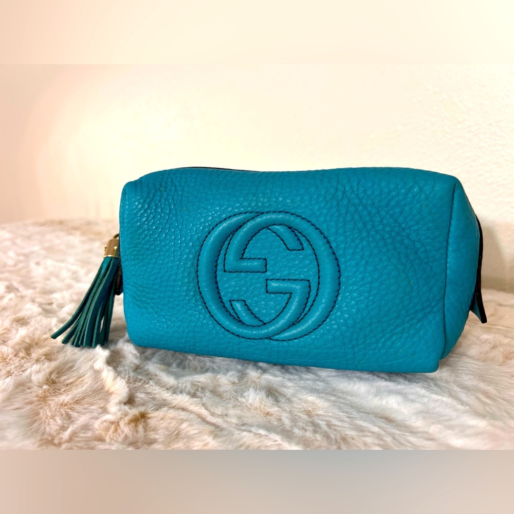 Rare Gucci Soho Pouch in Turquoise. Clean interior. Zippy zipper. View pics.